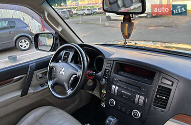 Внедорожник / Кроссовер Mitsubishi Pajero Wagon 2007 в 