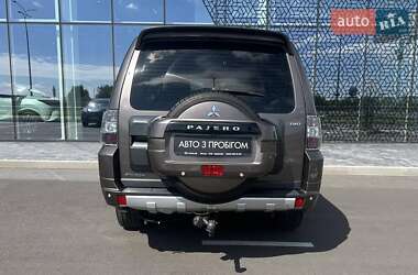 Внедорожник / Кроссовер Mitsubishi Pajero Wagon 2013 в 