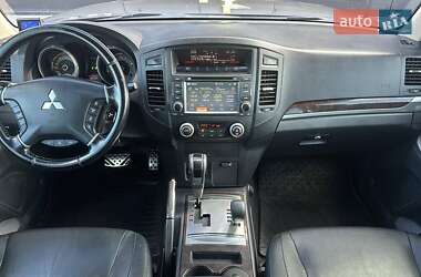 Внедорожник / Кроссовер Mitsubishi Pajero Wagon 2013 в 