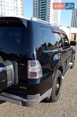 Внедорожник / Кроссовер Mitsubishi Pajero Wagon 2008 в 
