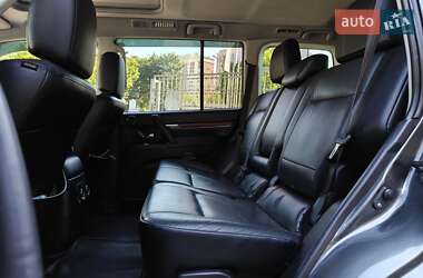 Внедорожник / Кроссовер Mitsubishi Pajero Wagon 2011 в 