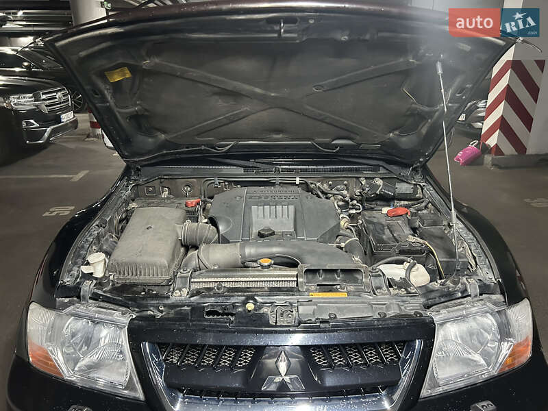 Внедорожник / Кроссовер Mitsubishi Pajero Wagon 2006 в Киеве фото 18 Внедорожник / Кроссовер Mitsubishi Pajero Wagon 2006 в Киеве