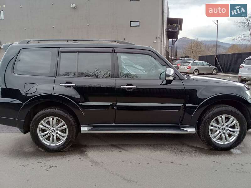 Mitsubishi Pajero Wagon 2012