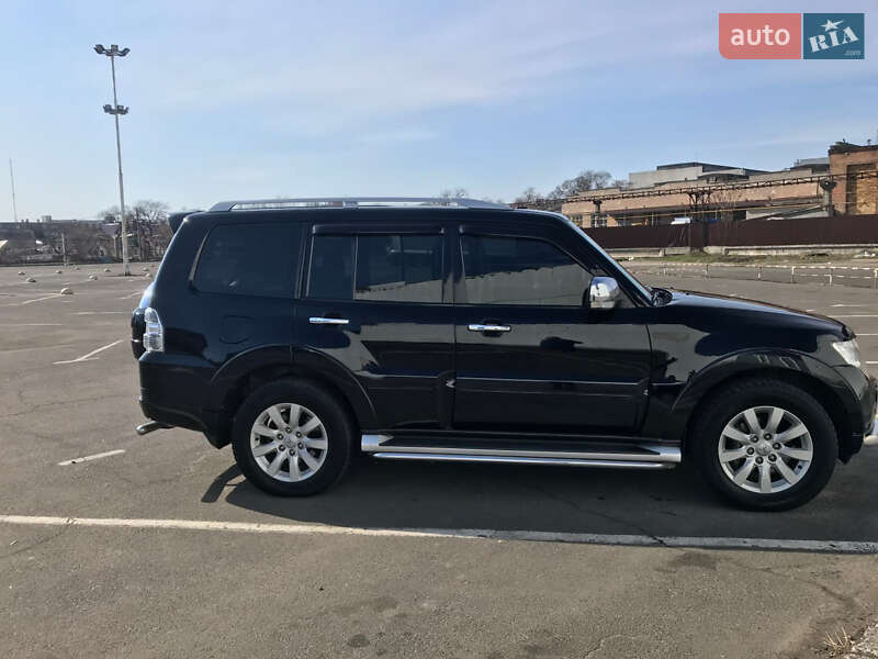 Позашляховик / Кросовер Mitsubishi Pajero Wagon 2011 в Одесі