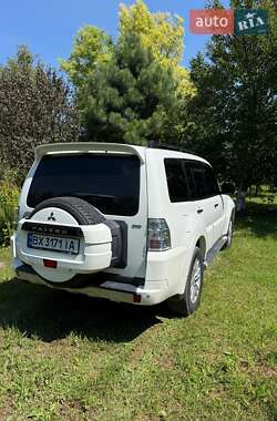 Внедорожник / Кроссовер Mitsubishi Pajero Wagon 2012 в 