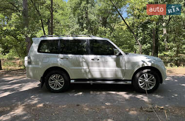 Внедорожник / Кроссовер Mitsubishi Pajero Wagon 2012 в 