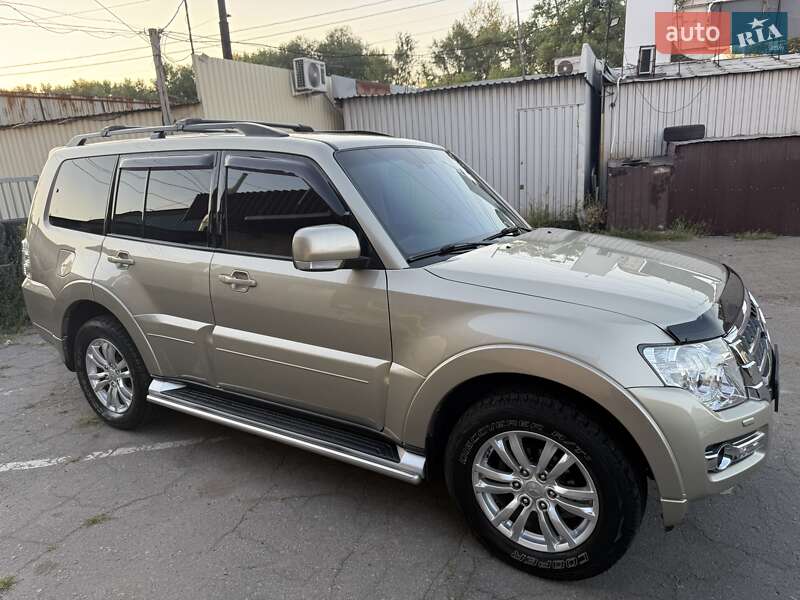 Внедорожник / Кроссовер Mitsubishi Pajero Wagon 2017 в Днепре