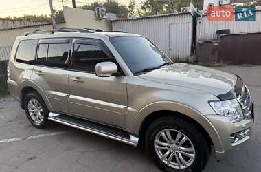 Внедорожник / Кроссовер Mitsubishi Pajero Wagon 2017 в 