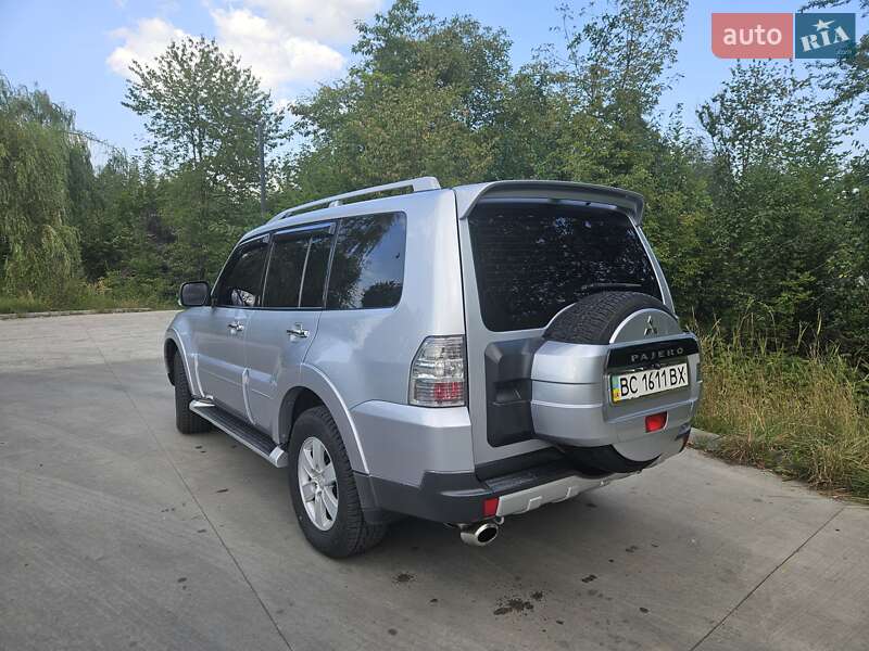 Внедорожник / Кроссовер Mitsubishi Pajero Wagon 2008 в 