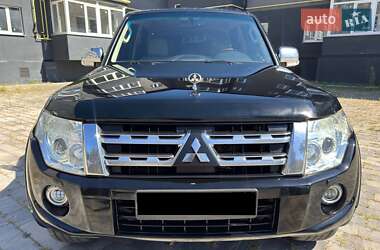 Внедорожник / Кроссовер Mitsubishi Pajero Wagon 2012 в 