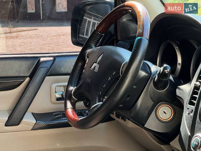 Внедорожник / Кроссовер Mitsubishi Pajero Wagon 2012 в Ахтырке