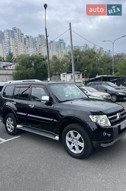 Внедорожник / Кроссовер Mitsubishi Pajero Wagon 2008 в 