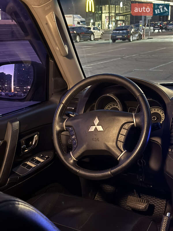 Позашляховик / Кросовер Mitsubishi Pajero Wagon 2008 в Києві
