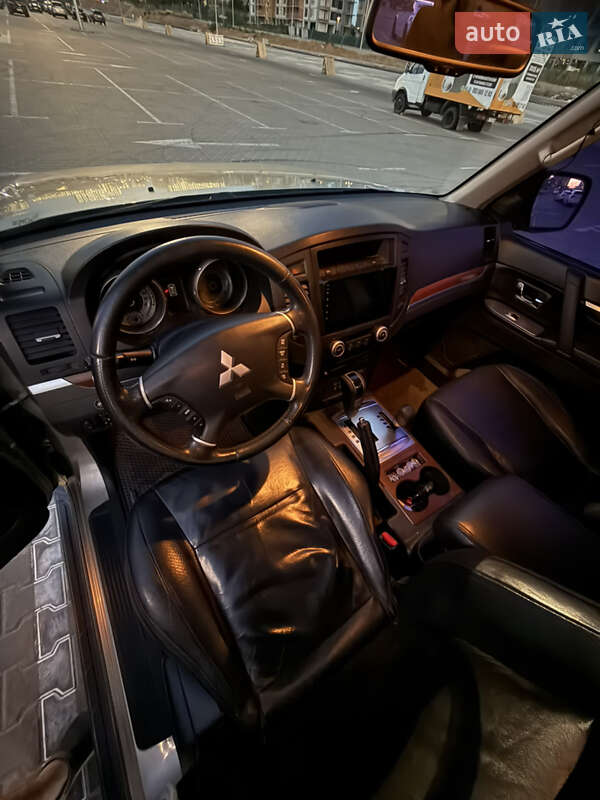 Позашляховик / Кросовер Mitsubishi Pajero Wagon 2008 в Києві
