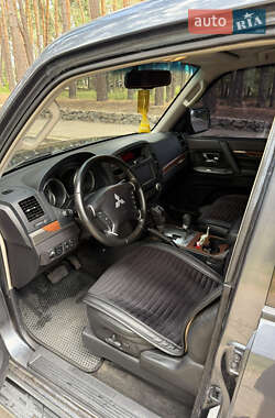 Внедорожник / Кроссовер Mitsubishi Pajero Wagon 2008 в 