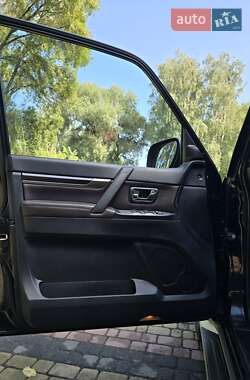 Внедорожник / Кроссовер Mitsubishi Pajero Wagon 2011 в 