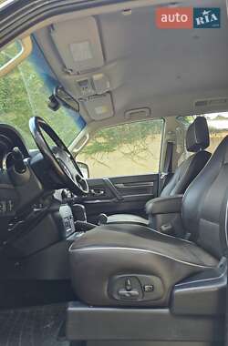 Внедорожник / Кроссовер Mitsubishi Pajero Wagon 2011 в 