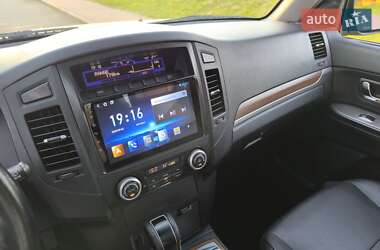 Внедорожник / Кроссовер Mitsubishi Pajero Wagon 2008 в 