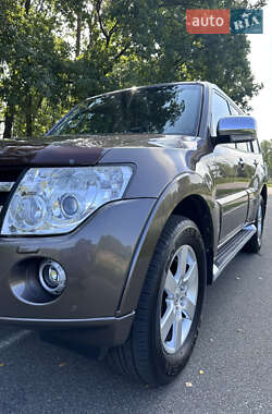 Внедорожник / Кроссовер Mitsubishi Pajero Wagon 2011 в 