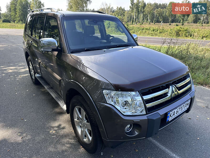 Mitsubishi Pajero Wagon 2011