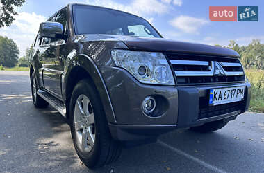 Внедорожник / Кроссовер Mitsubishi Pajero Wagon 2011 в 