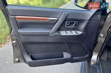 Внедорожник / Кроссовер Mitsubishi Pajero Wagon 2011 в 