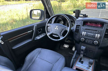 Внедорожник / Кроссовер Mitsubishi Pajero Wagon 2011 в 