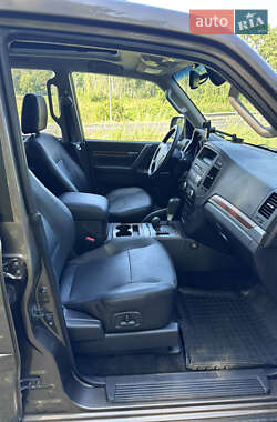 Внедорожник / Кроссовер Mitsubishi Pajero Wagon 2011 в 