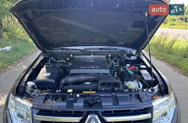 Внедорожник / Кроссовер Mitsubishi Pajero Wagon 2011 в 