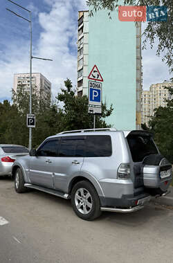 Внедорожник / Кроссовер Mitsubishi Pajero Wagon 2007 в 