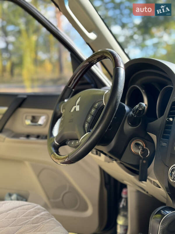 Внедорожник / Кроссовер Mitsubishi Pajero Wagon 2010 в Черкассах