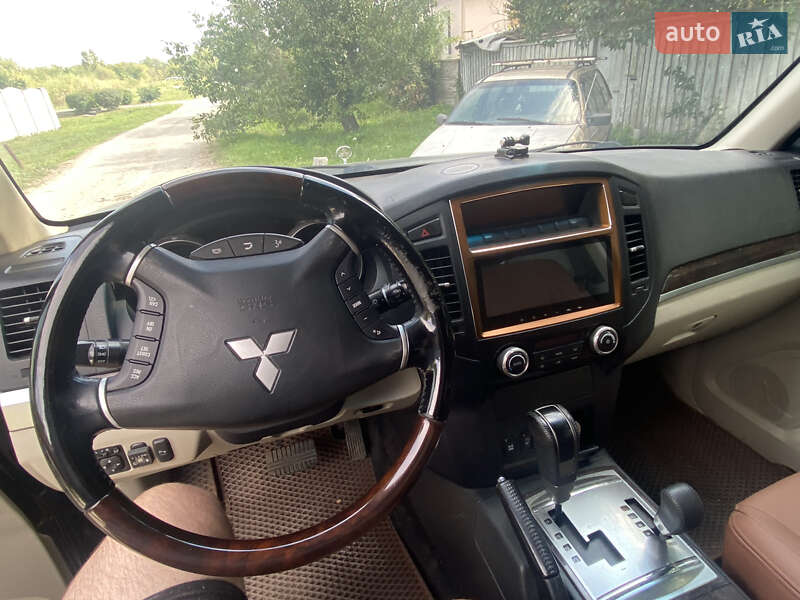 Внедорожник / Кроссовер Mitsubishi Pajero Wagon 2010 в Харькове