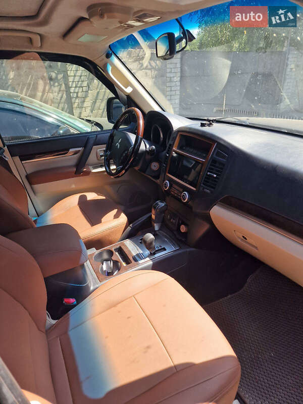 Внедорожник / Кроссовер Mitsubishi Pajero Wagon 2010 в Харькове