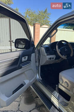 Внедорожник / Кроссовер Mitsubishi Pajero Wagon 2007 в 