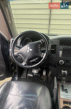 Внедорожник / Кроссовер Mitsubishi Pajero Wagon 2010 в 