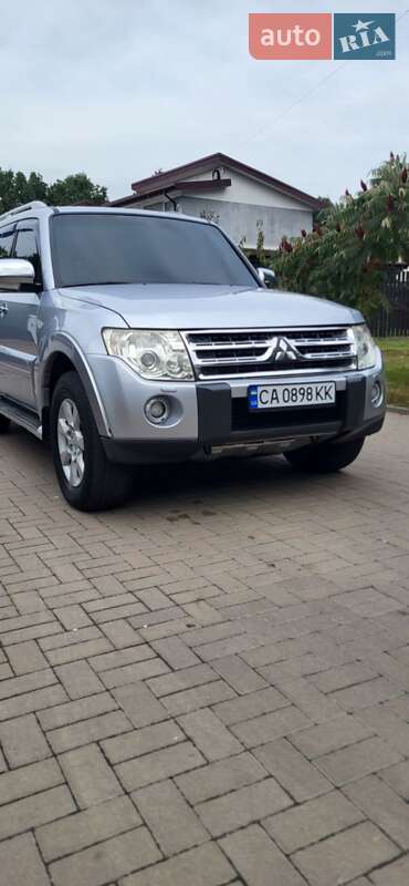 Внедорожник / Кроссовер Mitsubishi Pajero Wagon 2009 в 