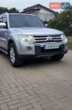 Внедорожник / Кроссовер Mitsubishi Pajero Wagon 2009 в 