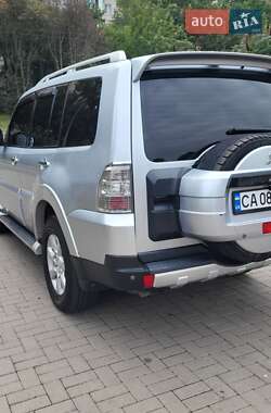 Внедорожник / Кроссовер Mitsubishi Pajero Wagon 2009 в 