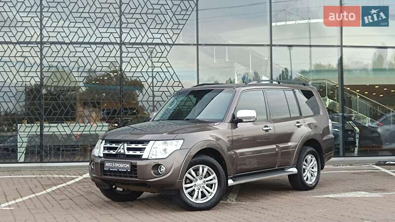 Mitsubishi Pajero Wagon 2011