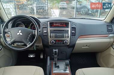 Позашляховик / Кросовер Mitsubishi Pajero Wagon 2011 в  фото 8 Позашляховик / Кросовер Mitsubishi Pajero Wagon 2011 в