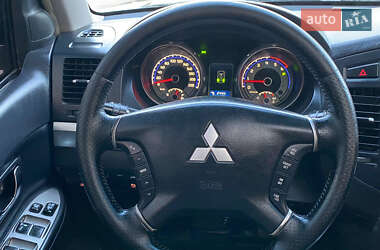 Внедорожник / Кроссовер Mitsubishi Pajero Wagon 2008 в 