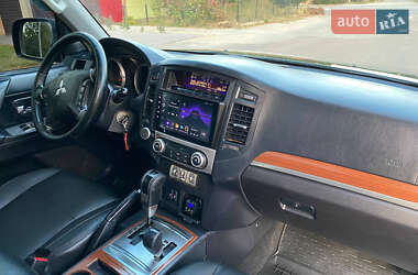 Внедорожник / Кроссовер Mitsubishi Pajero Wagon 2008 в 
