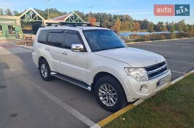 Позашляховик / Кросовер Mitsubishi Pajero Wagon 2014 в  фото 5 Позашляховик / Кросовер Mitsubishi Pajero Wagon 2014 в