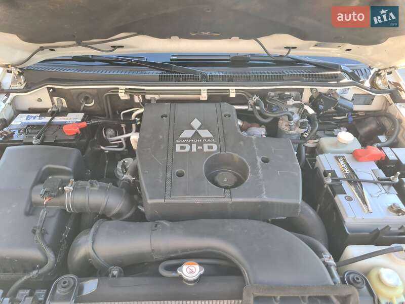 Внедорожник / Кроссовер Mitsubishi Pajero Wagon 2014 в Ирпене