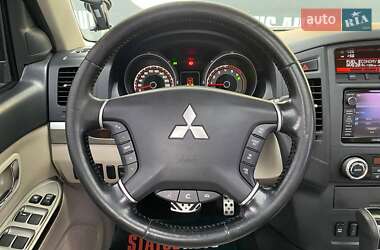 Внедорожник / Кроссовер Mitsubishi Pajero Wagon 2015 в 