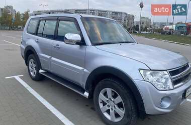 Позашляховик / Кросовер Mitsubishi Pajero Wagon 2013 в 