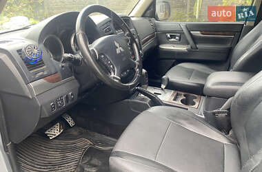 Позашляховик / Кросовер Mitsubishi Pajero Wagon 2013 в 