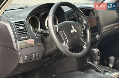 Внедорожник / Кроссовер Mitsubishi Pajero Wagon 2007 в 