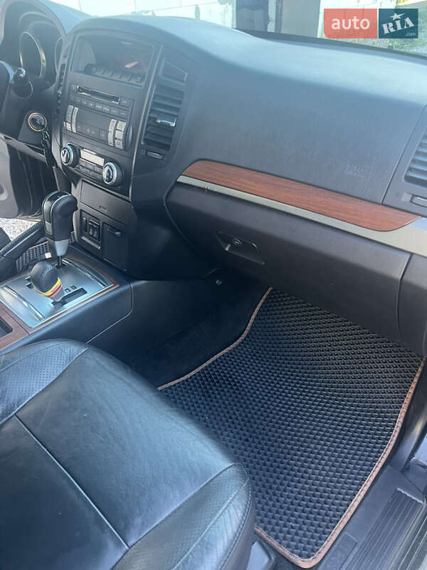 Внедорожник / Кроссовер Mitsubishi Pajero Wagon 2008 в Харькове фото 14 Внедорожник / Кроссовер Mitsubishi Pajero Wagon 2008 в Харькове