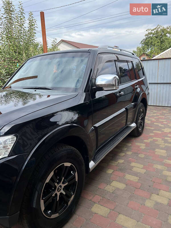 Позашляховик / Кросовер Mitsubishi Pajero Wagon 2009 в  фото Позашляховик / Кросовер Mitsubishi Pajero Wagon 2009 в